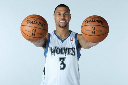 完成前场重 完成前场重