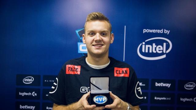 收紧进攻 收紧进攻